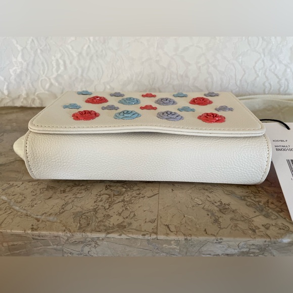 NWT Betsy Johnson white/multicolored acrylic Floral Embossed small crossbody - Picture 6 of 9